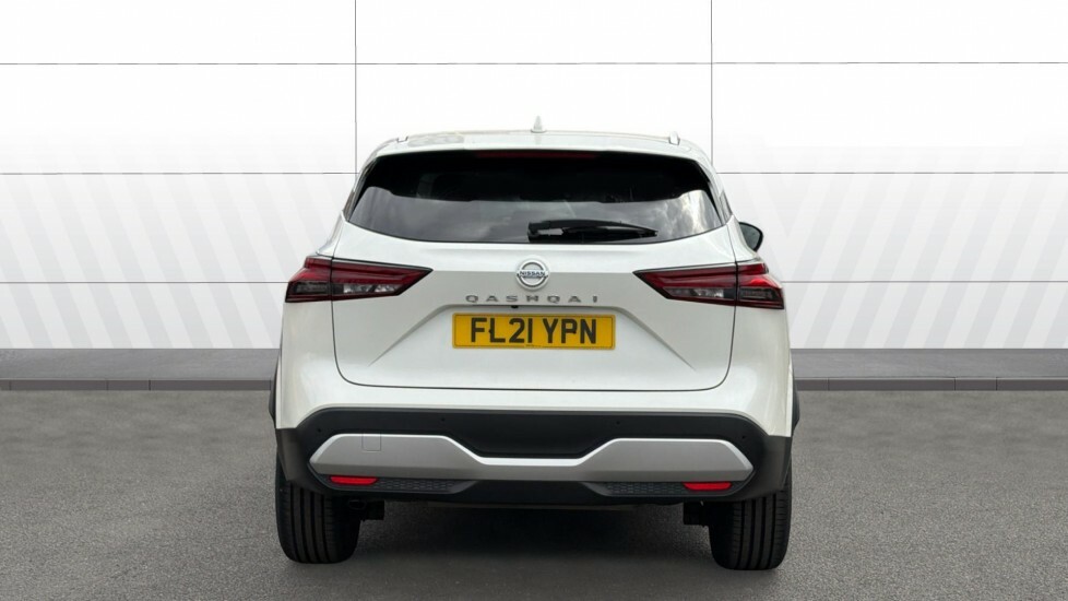 Nissan Qashqai Premiere Edition FL21YPN White #6