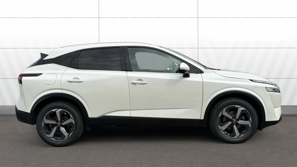 Nissan Qashqai Premiere Edition FL21YPN White #5
