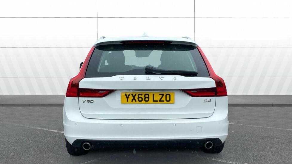 Volvo V90 Momentum White #6