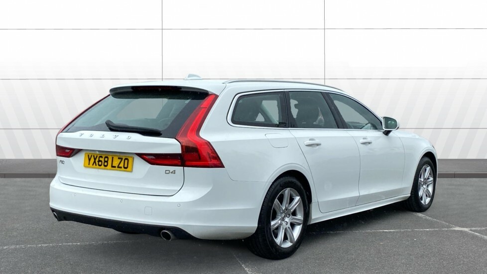 Volvo V90 Momentum White #2
