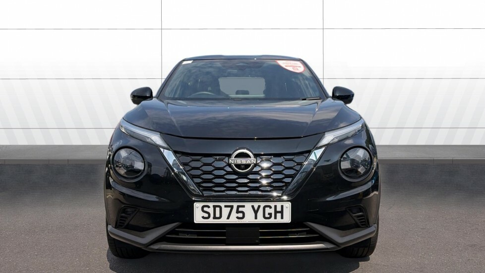 Nissan Juke Tekna Black #3
