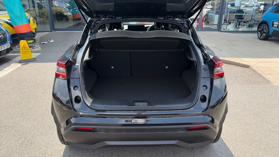 Nissan Juke Tekna Black #4
