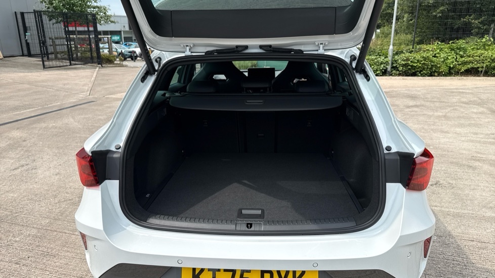 Cupra Leon V3 White #4