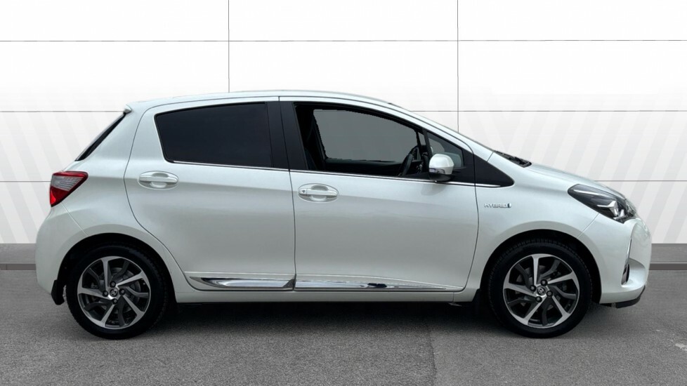 Toyota Yaris Excel White #5