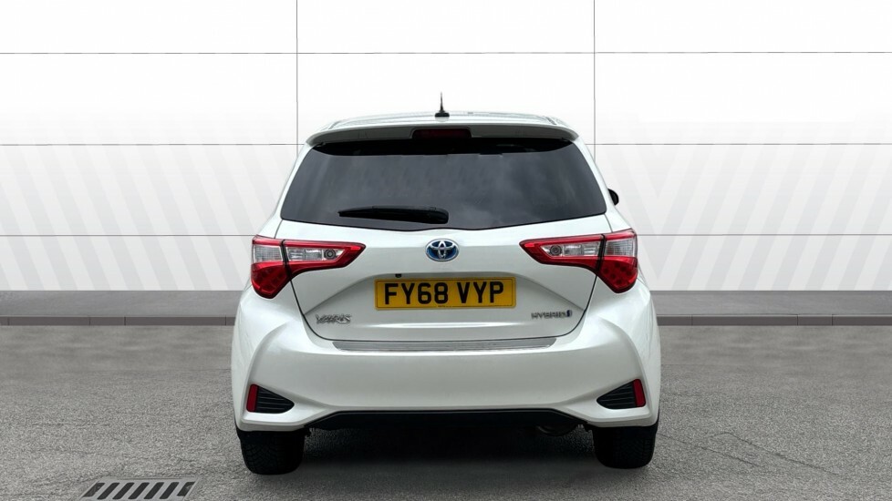 Toyota Yaris Excel White #6