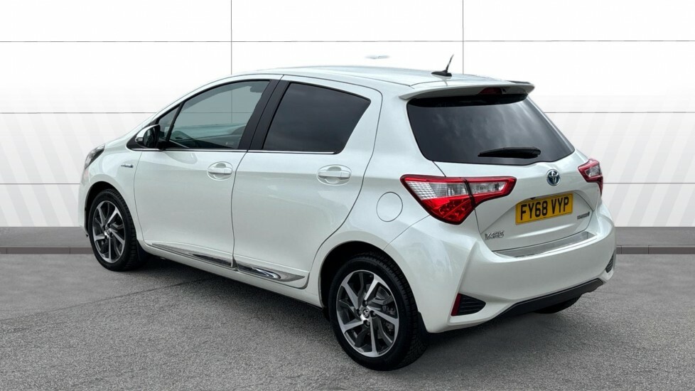 Toyota Yaris Excel White #2