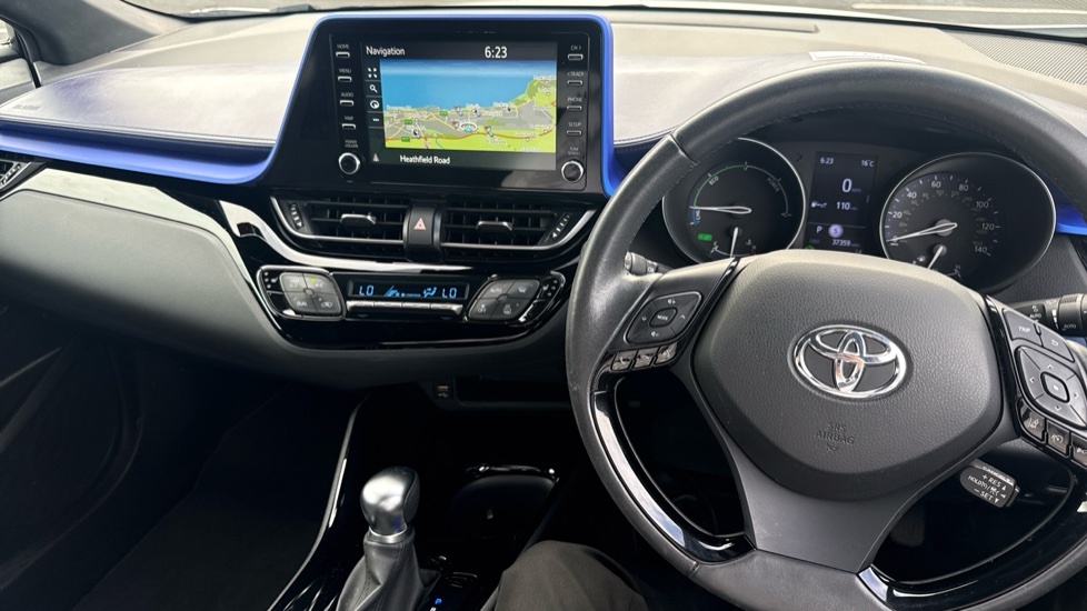 Toyota C-Hr Dynamic White #6