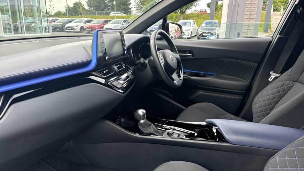Toyota C-Hr Dynamic White #5