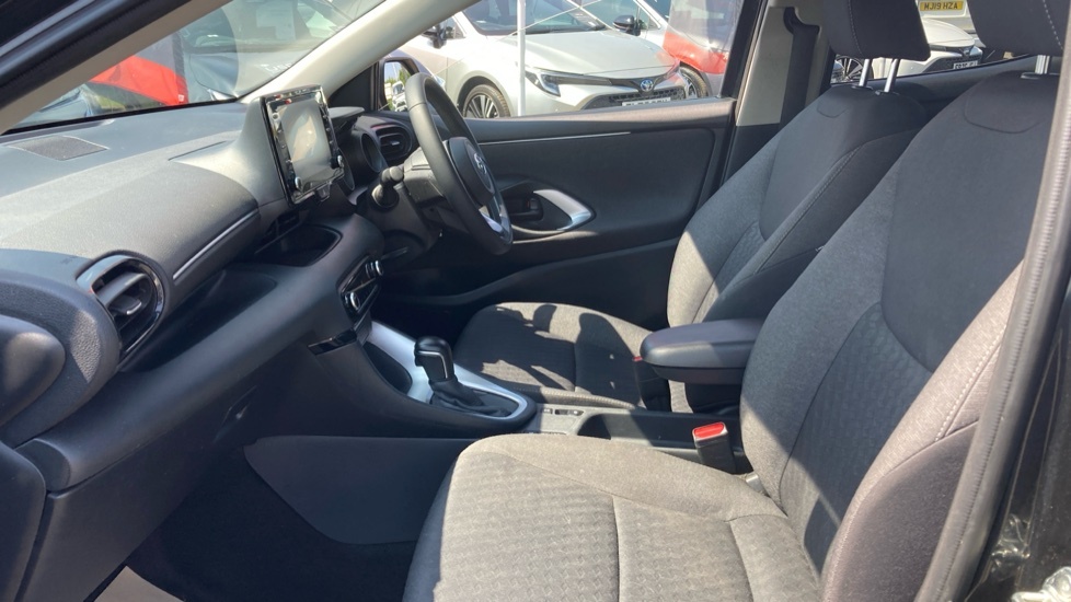 Toyota Yaris Design SN23LPT Black #5