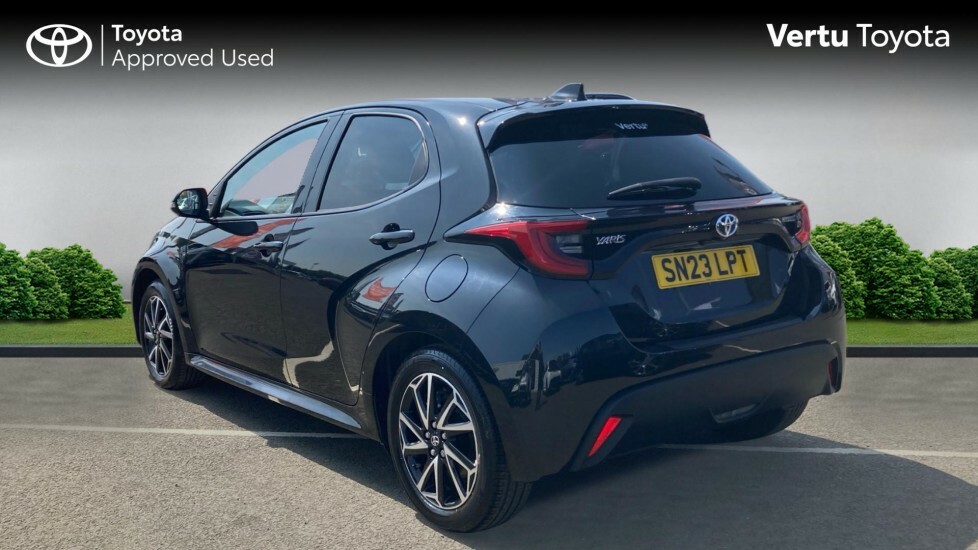 Toyota Yaris Design SN23LPT Black #4