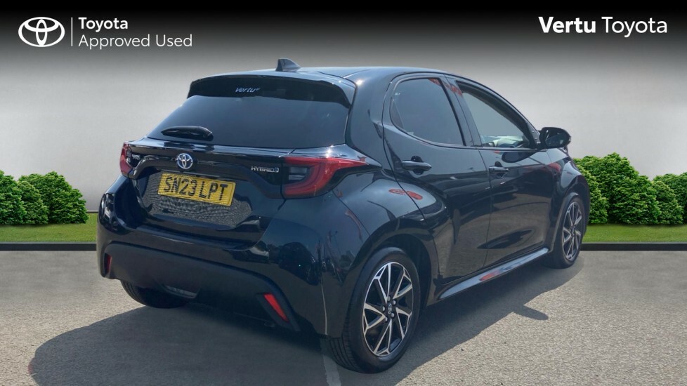 Toyota Yaris Design SN23LPT Black #2