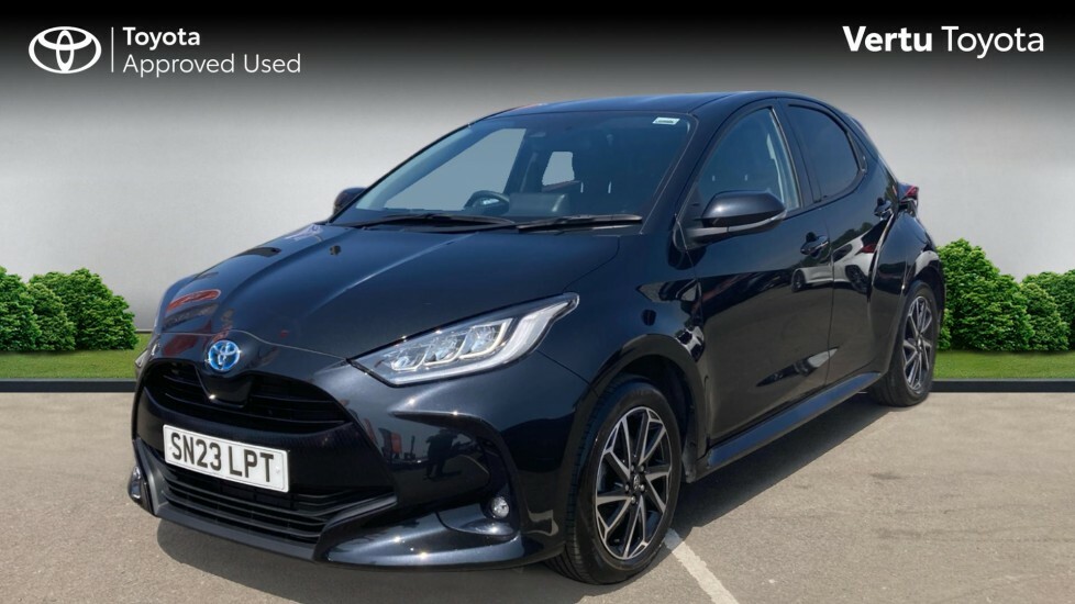 Toyota Yaris Design SN23LPT Black #3