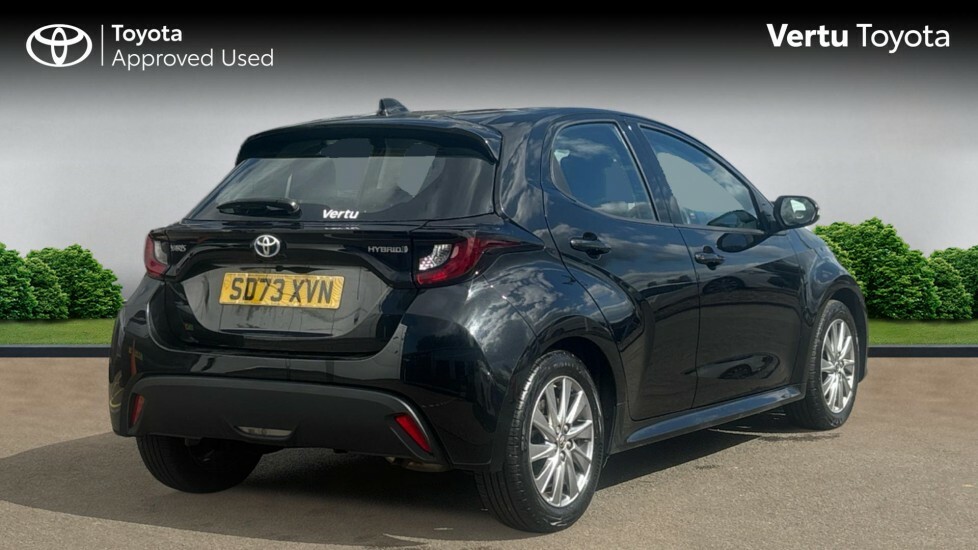 Toyota Yaris Icon Black #2