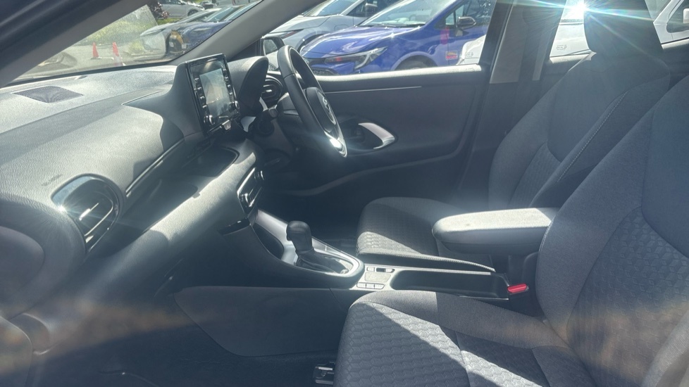 Toyota Yaris Icon Black #5