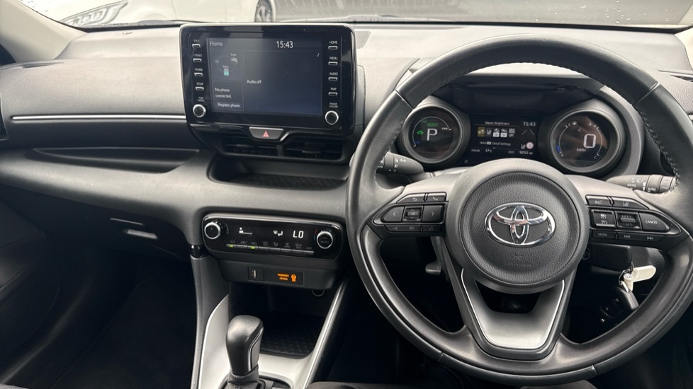 Toyota Yaris Design SB73AWH White #6