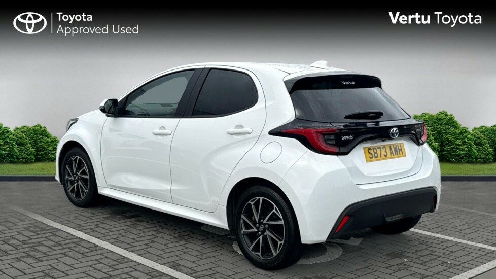 Toyota Yaris Design SB73AWH White #4