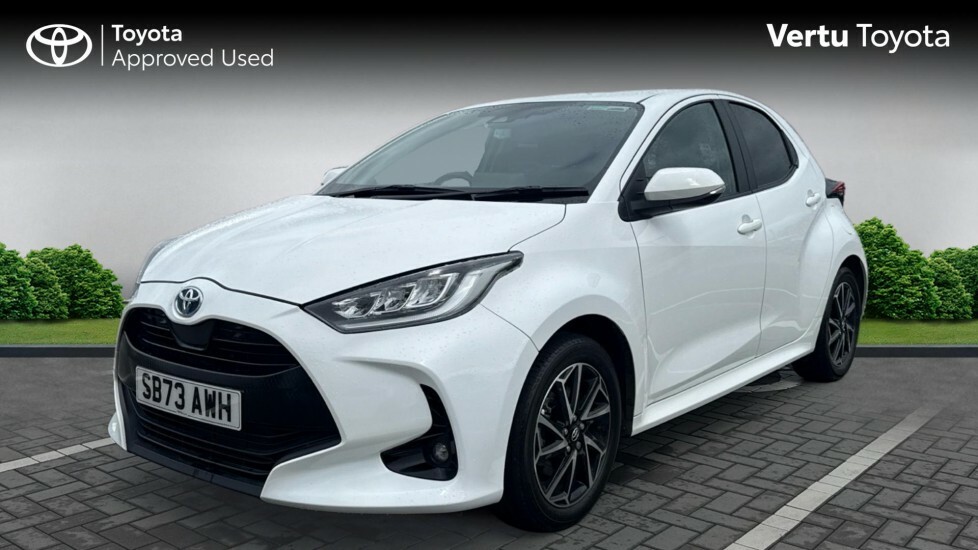 Toyota Yaris Design SB73AWH White #3