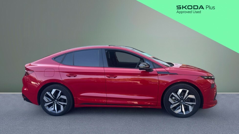 Skoda ENYAQ Sportline Red #4