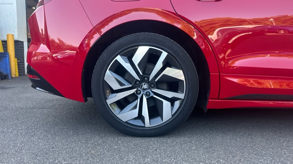 Skoda ENYAQ Sportline Red #5