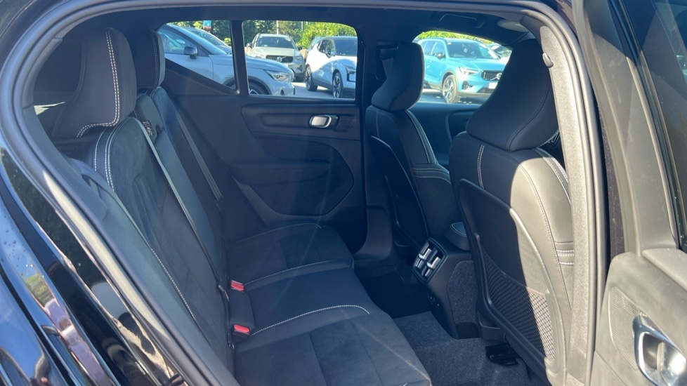 Volvo XC40 Plus Black Edition YK75DBR Black #6