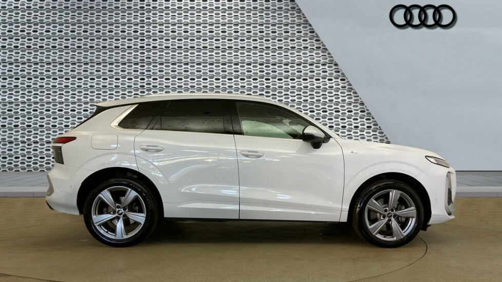 Audi Q3 S Line White #4