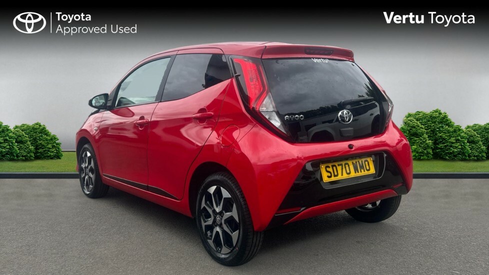 Toyota Aygo X X-trend Red #4