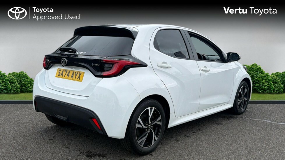 Toyota Yaris Design SA74AYX White #2