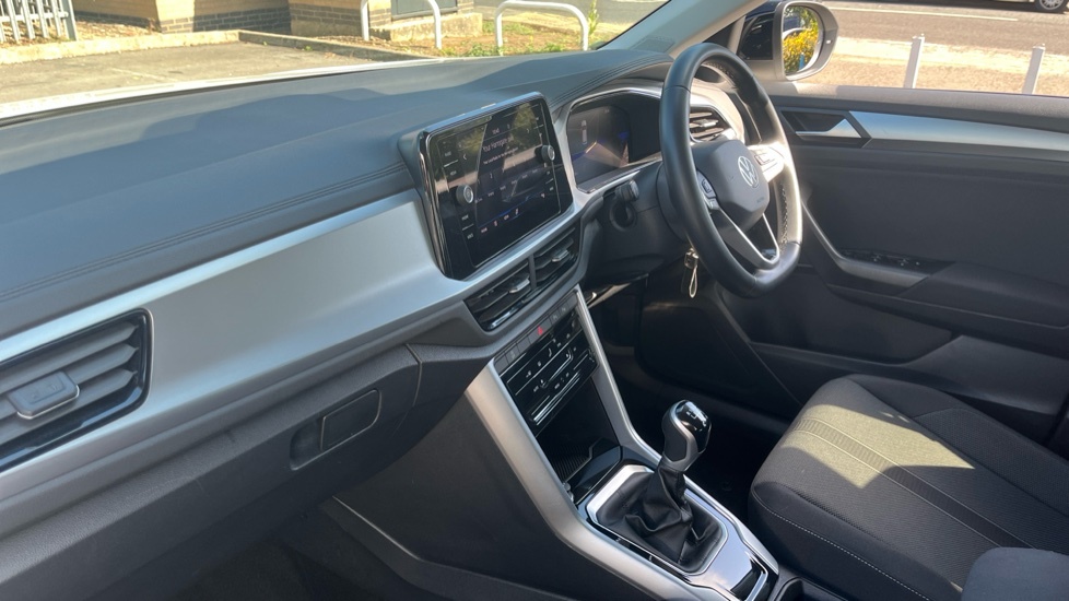 Volkswagen T-Roc Life YH73BAL White #2
