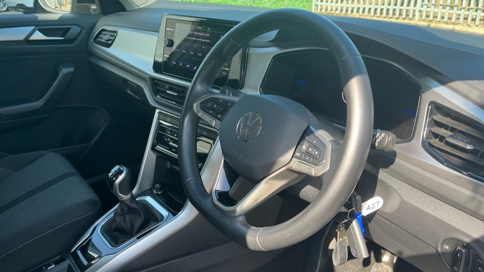 Volkswagen T-Roc Life YH73BAL White #6
