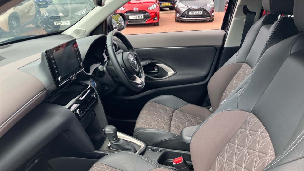 Toyota Yaris Cross Excel Black #5