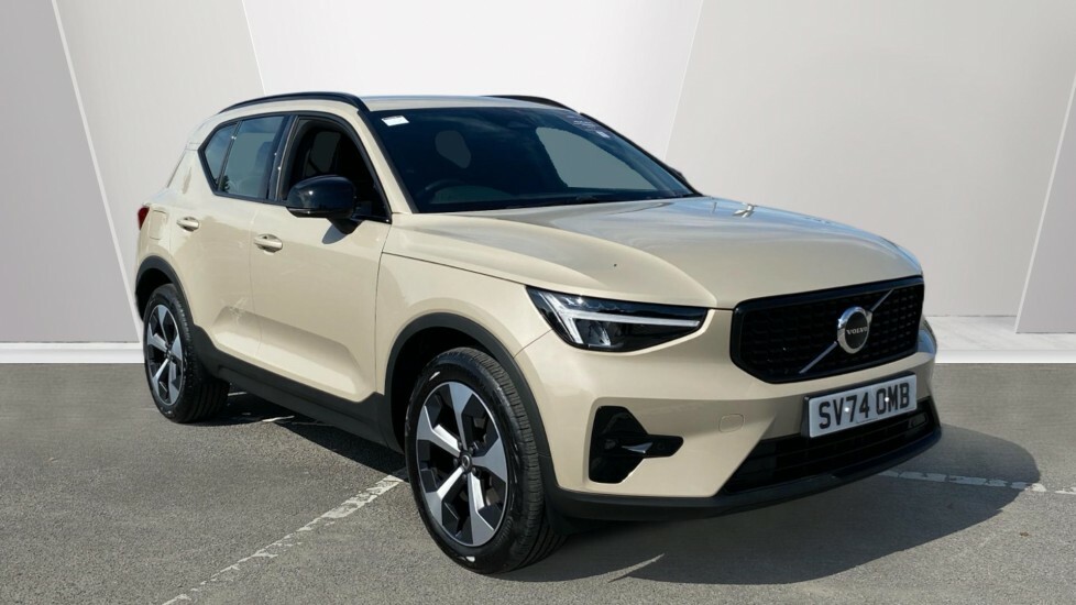 Volvo XC40 Plus SV74OMB Gold