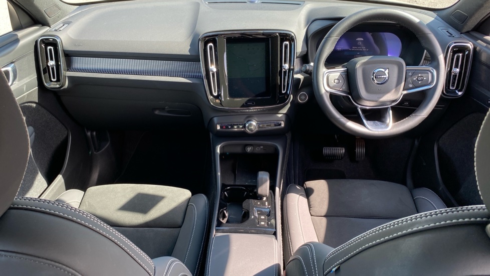 Volvo XC40 Plus SV74OMB Gold #5