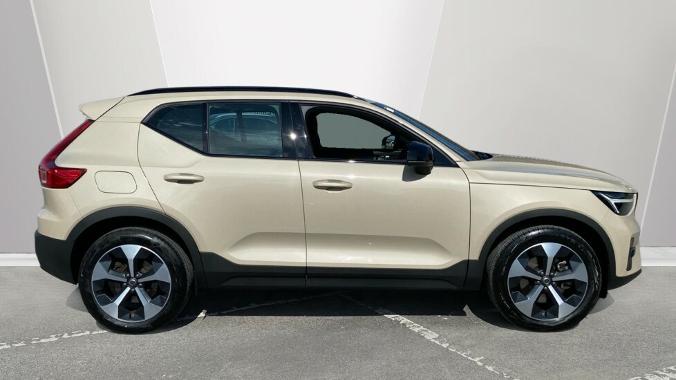 Volvo XC40 Plus SV74OMB Gold #3