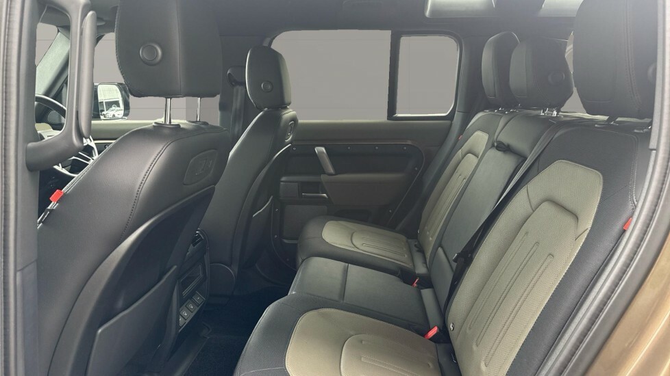 Land Rover Defender 110 X-dynamic Se Brown #4