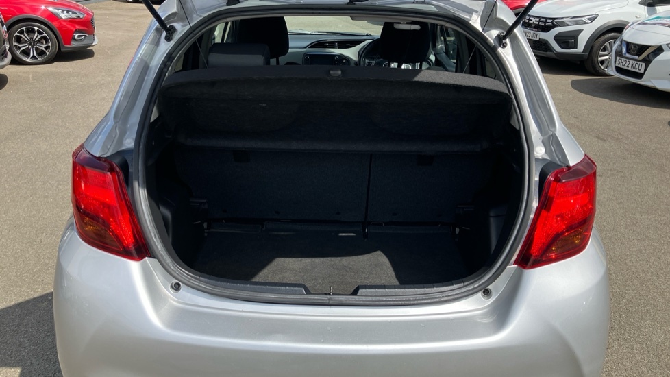 Toyota Yaris Icon Silver #4