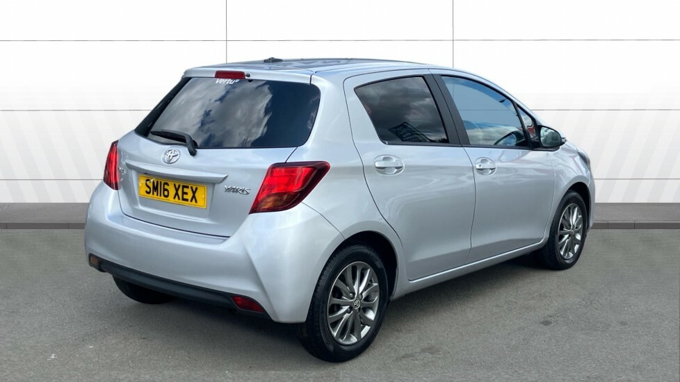 Toyota Yaris Icon Silver #2