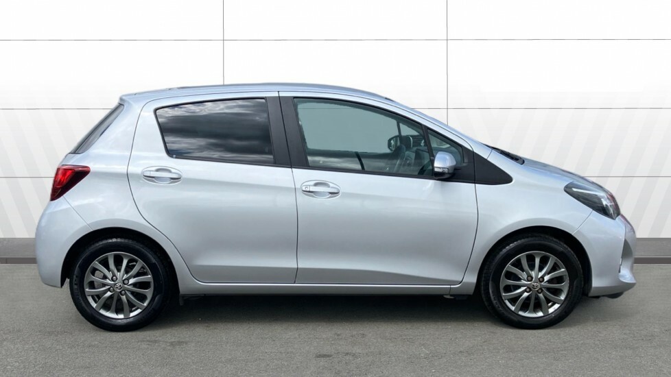 Toyota Yaris Icon Silver #5