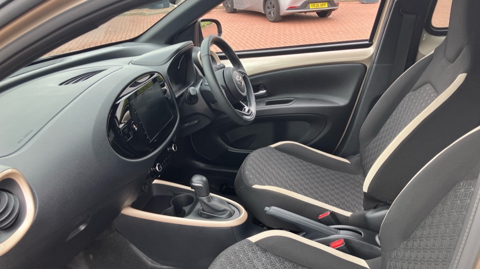 Toyota Aygo X Edge YR74BTY Beige #5