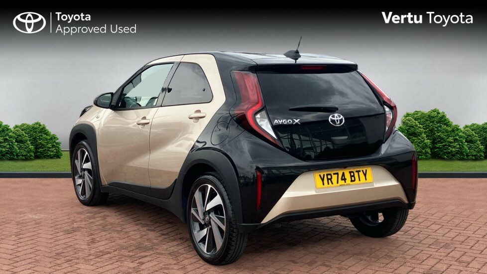 Toyota Aygo X Edge YR74BTY Beige #4