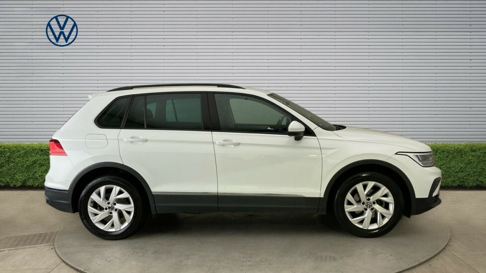 Volkswagen Tiguan Life White #4