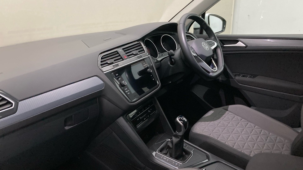 Volkswagen Tiguan Life White #2