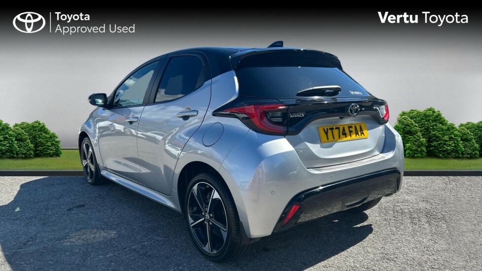 Toyota Yaris Premiere Edition YT74FAA Silver #4
