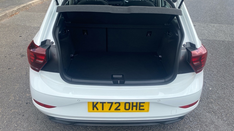 Volkswagen Polo Life White #4