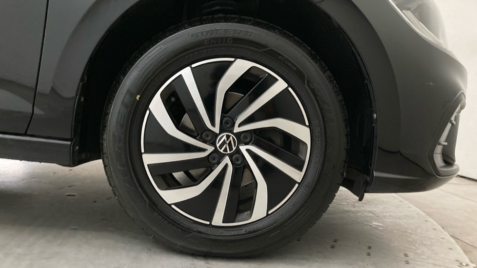 Volkswagen Polo Life Black #5