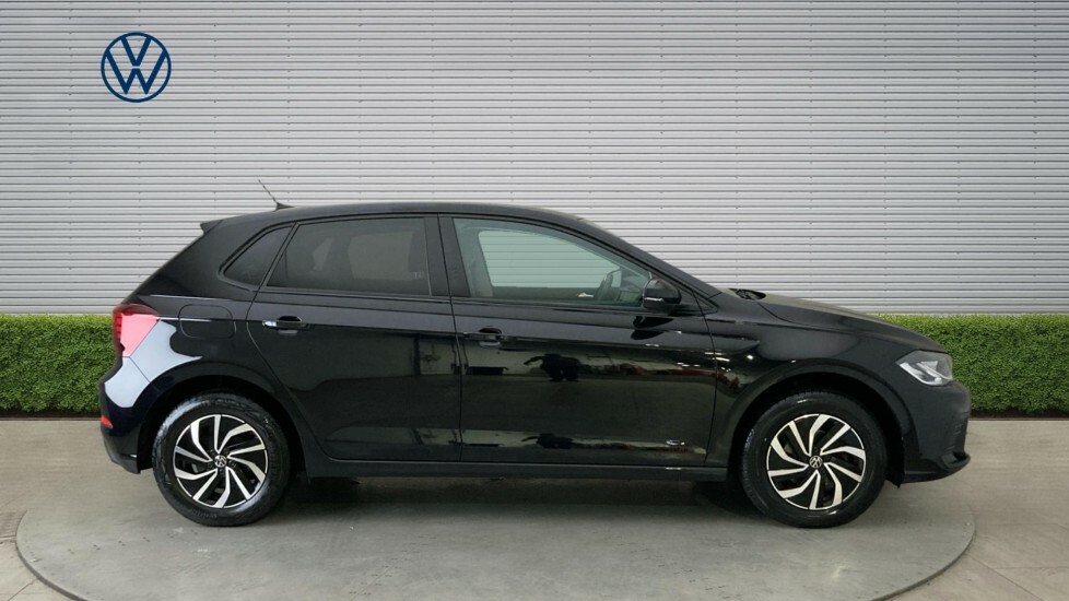 Volkswagen Polo Life Black #4
