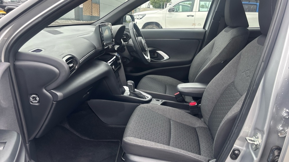 Toyota Yaris Cross Design Silver #5