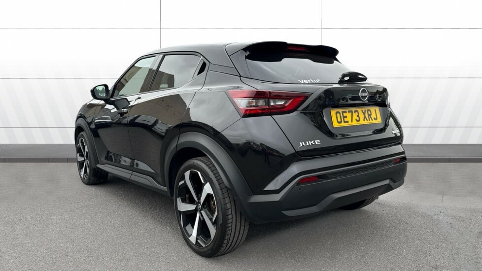Nissan Juke Tekna Black #2