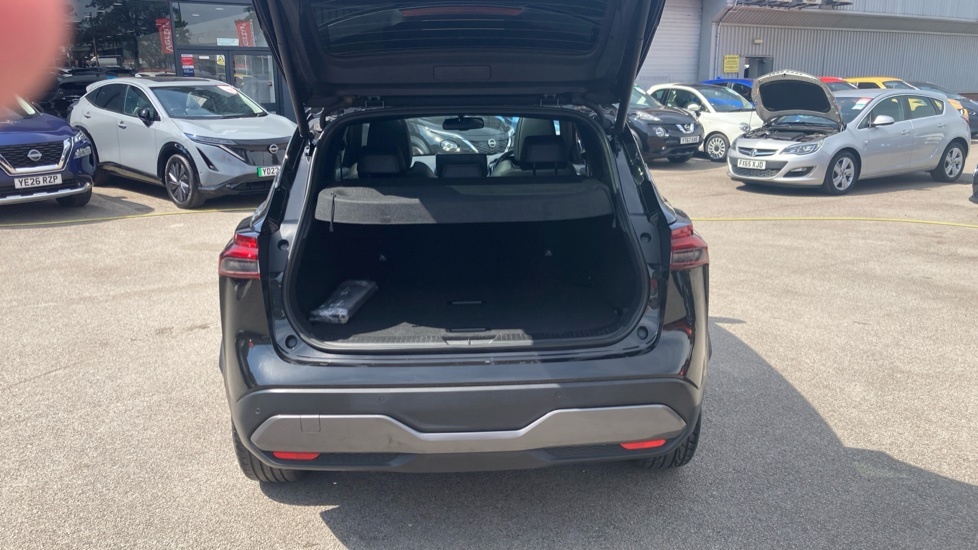 Nissan Qashqai Tekna Black #4