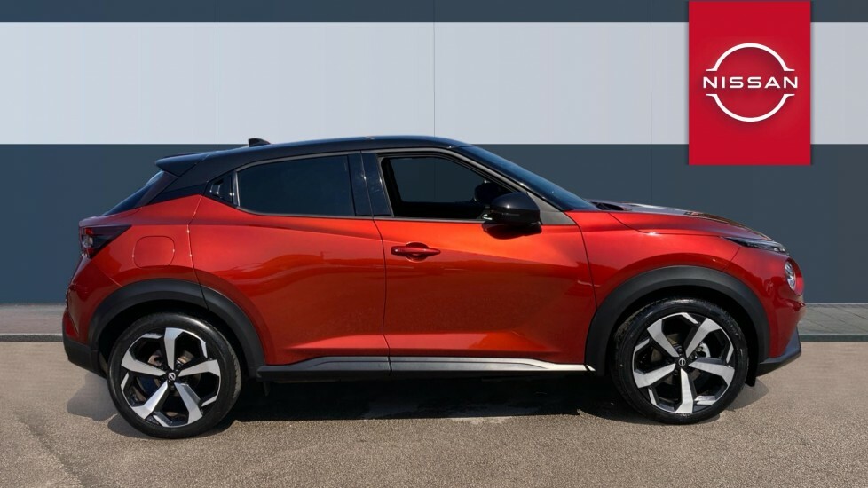 Nissan Juke Tekna Red #5