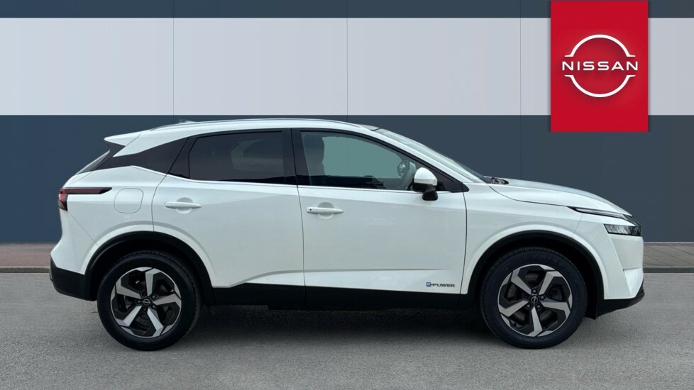 Nissan Qashqai N-connecta FV24KCN White #5